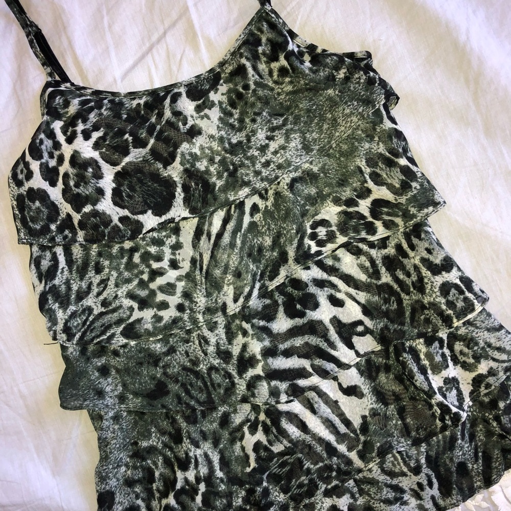 NY&CO Exotic Ruffle Cami🖤 - Picture 4 of 4